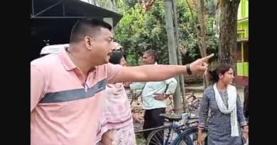 বেস্ট কলকাতা নিউজ : জলপাইগুড়ির দেবনগরে রেশন ডিলারের চাল চুরির অভিযোগ, বিক্ষোভ দেখালেন এলাকার বাসিন্দারা