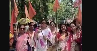 বেস্ট কলকাতা নিউজ : শিলিগুড়িতে এক তুমুল বিক্ষোভ বিশ্ব হিন্দু পরিষদের, রাজ্যে রাষ্ট্রপতি শাসনের দাবি জানালো তারা