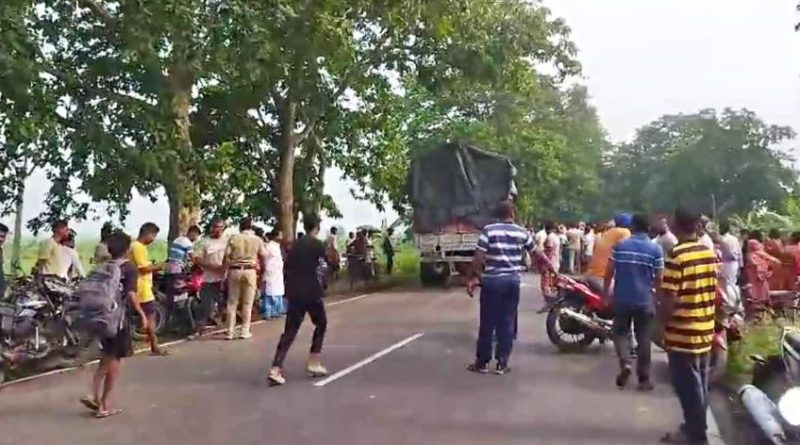 বেস্ট কলকাতা নিউজ : রাস্তায় ছড়িয়ে ছিটিয়ে পড়ে রয়েছে যাত্রীদের দেহ ! করিমপুরে বাস-মারুতির সংঘর্ষে মর্মান্তিক মৃত্যু হল ৬ জনের