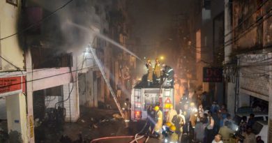 বেস্ট কলকাতা নিউজ : এক ভয়াবহ আগুনে দাউ দাউ করে পুড়লো পাঁচতলা বাড়ি, ঝলসে মৃত্যু হল স্বামী-স্ত্রী-তিন সন্তানের