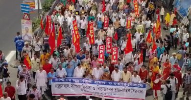 বেস্ট কলকাতা নিউজ : কেন্দ্রীয় ট্রেড ইউনিয়নের ডাকা ধর্মঘটের সমর্থনে টানা তিনদিন কলকাতায় বিক্ষোভ-মিছিল ও সমাবেশ অনুষ্ঠিত হবে বামেদের আহ্ববানে