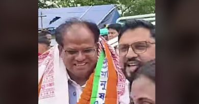 বেস্ট কলকাতা নিউজ : তৃণমূলে যোগ দিয়ে অবশেষে ডুয়ার্সে ফিরলেন প্রাক্তন কেন্দ্রীয় মন্ত্রী জন বারলা, বিভিন্ন জায়গায় তাকে স্বাগত জানালেন তৃণমূল নেতাকর্মীরা