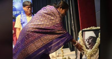 বেস্ট কলকাতা নিউজ : কাজী নজরুল ইসলাম এর ১২৭ তম জন্ম দিবস উপলক্ষে নজরুল প্রতিভা নিয়ে এক অনুষ্ঠান অনুষ্ঠিত হলো শিলিগুড়ির দীনবন্ধু মঞ্চে