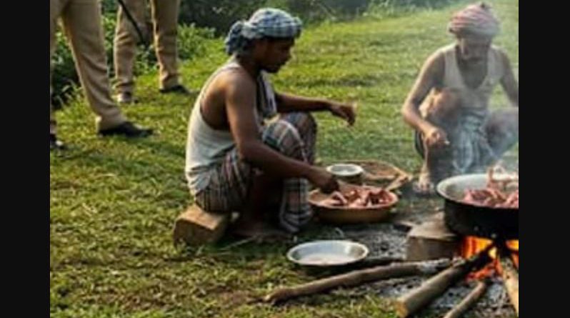 বেস্ট কলকাতা নিউজ : হরিণের মাংস রান্না করতে গিয়ে বন দপ্তরের কর্মকর্তাদের হাতে আটক ৩ ব্যক্তি