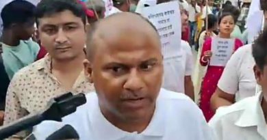 বেস্ট কলকাতা নিউজ : বিভিন্ন দাবি-দাওয়া নিয়ে থানা ঘেরাও করলো ডি ওয়াই এফ আই ,জমা দেওয়া হল স্মারকলিপিও