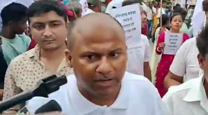 বেস্ট কলকাতা নিউজ : বিভিন্ন দাবি-দাওয়া নিয়ে থানা ঘেরাও করলো ডি ওয়াই এফ আই ,জমা দেওয়া হল স্মারকলিপিও