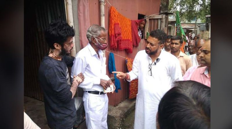 বেস্ট কলকাতা নিউজ : বিধানসভা নির্বাচনের আগে সবার বাড়িতে বাড়িতে পৌঁছে গেলেন শিলিগুড়ির বিধায়ক, এমনকি জানতে চাইলেন স্থানীয় বাসিন্দাদের সমস্যার কথাও