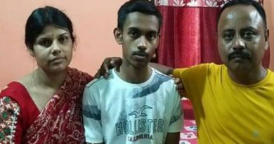 বেস্ট কলকাতা নিউজ : মায়ের হাতে মুড়িঘন্ট তার সবচাইতে প্রিয়, এমনটাই জানালো এ বছর মাধ্যমিকে যুগ্মভাবে নবম স্থানাধীকারী মৃন্ময় বসাক