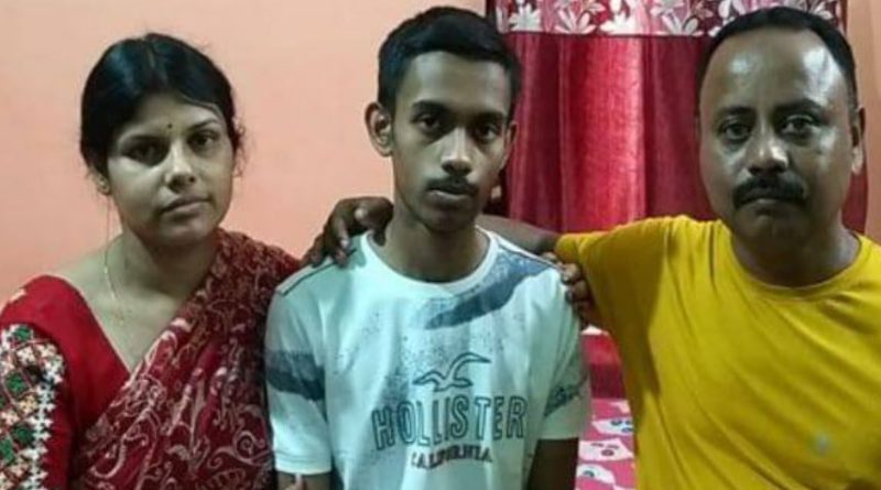 বেস্ট কলকাতা নিউজ : মায়ের হাতে মুড়িঘন্ট তার সবচাইতে প্রিয়, এমনটাই জানালো এ বছর মাধ্যমিকে যুগ্মভাবে নবম স্থানাধীকারী মৃন্ময় বসাক