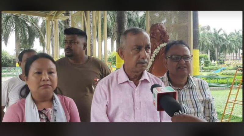 বেস্ট কলকাতা নিউজ : শিলিগুড়ির সূর্যসেন পার্কে মনীষীদের মূর্তিতে বিশেষ শ্রদ্ধাঞ্জলি নিবেদন করলেন মেয়র গৌতম দেব