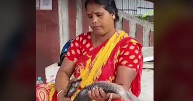 বেস্ট কলকাতা নিউজ : ৩০ টাকার লটারি কেটে অবশেষে কোটিপতি হলেন ফুলবাড়ীর মাছ বিক্রেতা এই মহিলা