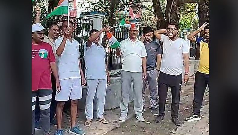 বেস্ট কলকাতা নিউজ : জঙ্গি ঘাটি উড়িয়ে প্রত্যাঘাত করল ভারত, ৯টি জঙ্গি ঘাটি উড়িয়ে দিল ভারতীয় সেনারা, উৎসবে মাতলো শিলিগুড়ি