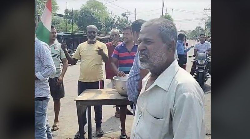 বেস্ট কলকাতা নিউজ : ভারত চরম নাস্তানাবুদ করছে পাকিস্তানকে, মিষ্টি বিতরণ করা হল ফুলবাড়ি ব্যাটেলিয়ানের তরফ থেকে