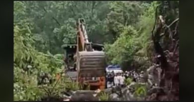 বেস্ট কলকাতা নিউজ : রাস্তায় গাছ পড়ে চরম বিপত্তি, সাময়িক ভাবে বন্ধ হয়ে গেলো সিকিম থেকে শিলিগুড়ি যাওয়ার রাস্তা