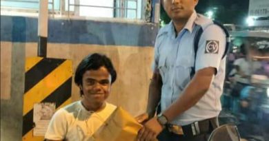 বেস্ট কলকাতা নিউজ : একদিকে সিভিক ভলেন্টিয়ারের মধ্যে ঘুষ নেওয়ার রেওয়াজ, তখন অন্যদিকে ব্যাগ ফেরত দিয়ে এক সততার নজীর গড়লেন সিভিক ভলেন্টিয়ার বিকাশ বর্মন