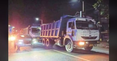 বেস্ট কলকাতা নিউজ : একটু রাত হলেই ডাম্পারের অত্যাচারে চরম অতিষ্ঠ মাল বাজারের স্থানীয় মানুষ