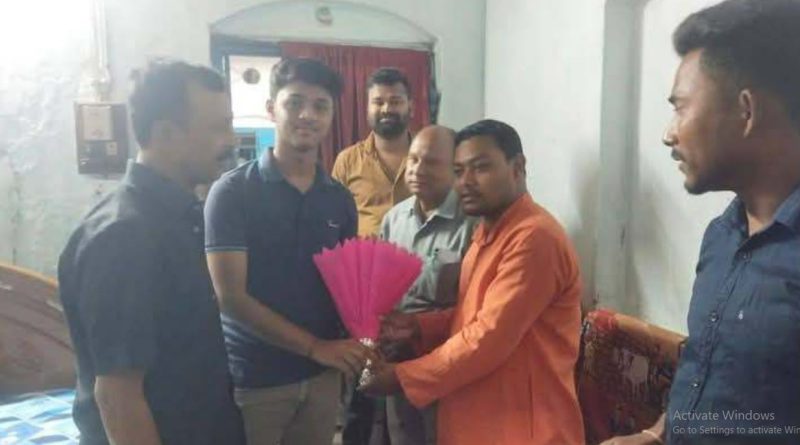 নিজস্ব সংবাদদাতা : এ বছরের মাধ্যমিকে কৃতি ছাত্র-ছাত্রীদের পুরস্কৃত করলেন নকশালবাড়ির বিধায়ক আনন্দময় বর্মন