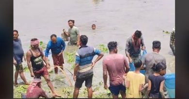 বেস্ট কলকাতা নিউজ : মহানন্দা নদীর জল কমতেই মাছ ধরার ব্যাপক হিড়িক পড়লো ফুলবাড়িতে