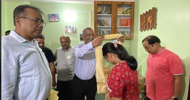 বেস্ট কলকাতা নিউজ : এ বছরের মাধ্যমিক পরীক্ষায় দার্জিলিং জেলায় যুগ্মভাবে তৃতীয় স্থান অধিকারী কৃতি ছাত্রীকে সম্বর্ধনা দিলেন মেয়র গৌতম দেব