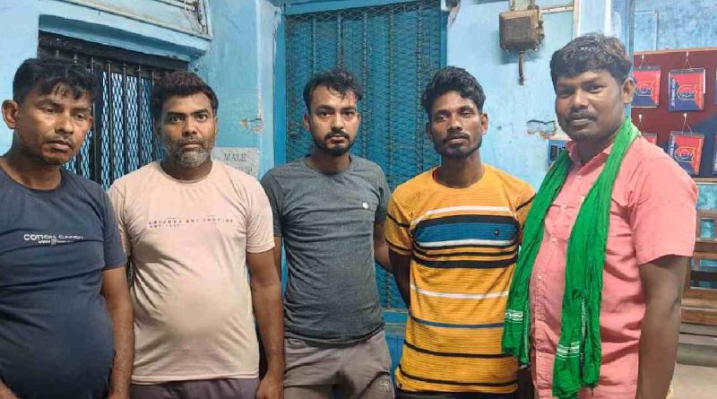 বেস্ট কলকাতা নিউজ : উদ্ধার হল ১৫০ টন সাদা পাথর ,অবশেষে আন্তঃরাজ্য পাচার রুখে দিল খয়রাশোল থানার পুলিশ