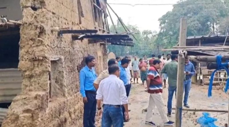 বেস্ট কলকাতা নিউজ : বাড়ি তৈরির অভিযোগ উঠলো পুকুর বুজিয়ে দিয়ে, আধিকারিকরা বচসায় জড়ালেন বাধা দিতে গেলে