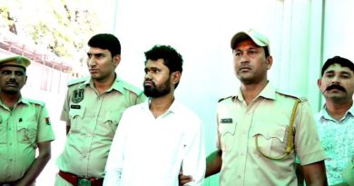 বেস্ট কলকাতা নিউজ : সরকারি কমিটির সদস্য করুন, প্রকাশ্যে শিক্ষামন্ত্রীকে ৫০০০ টাকা ঘুষ দেওয়ার অভিযোগ উঠলো রাজস্থানে