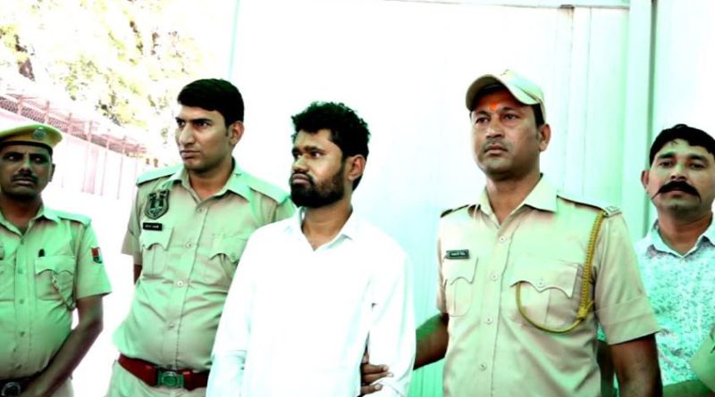 বেস্ট কলকাতা নিউজ : সরকারি কমিটির সদস্য করুন, প্রকাশ্যে শিক্ষামন্ত্রীকে ৫০০০ টাকা ঘুষ দেওয়ার অভিযোগ উঠলো রাজস্থানে