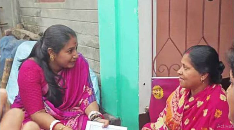 বেস্ট কলকাতা নিউজ : তিনি আর নেই জেলা সভাপতির পদে , তবুও মানুষের দরজার দরজার পৌঁছে দিচ্ছেন মুখ্যমন্ত্রীর বার্তা