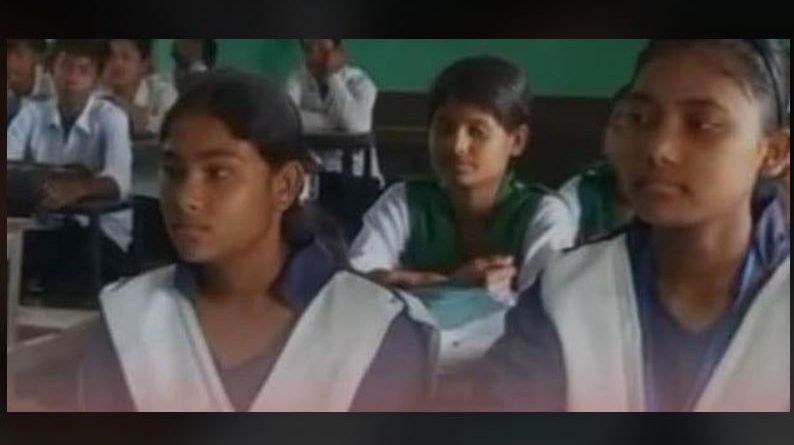 বেস্ট কলকাতা নিউজ : সুপ্রিম কোর্টের রায়ে চাকরিচ্যুত ধূপগুড়ির বহু শিক্ষক ও কর্মী, বড়সড় বিপর্যয়ের আশঙ্কা শিক্ষা ব্যবস্থায়