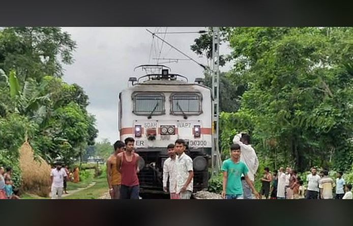 বেস্ট কলকাতা নিউজ : ইঞ্জিনের চরম সমস্যার জের , কোচবিহারে আটকে রইলো শিয়ালদা গামী উত্তরবঙ্গ এক্সপ্রেস, অবশেষে শুরু হল যাত্রা