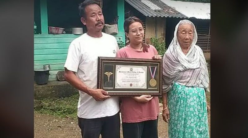 বেস্ট কলকাতা নিউজ : চা শ্রমিকের মেয়ে, "ডাক্তার হতে চাই" এটাই একমাত্র লক্ষ অপর্ণার জীবনে