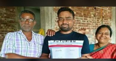 বেস্ট কলকাতা নিউজ : হকারের ছেলে থেকে আন্তর্জাতিক গবেষক গাজোলের গর্ব শিবশংকর সাহা