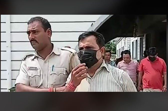 বেস্ট কলকাতা নিউজ : শিলিগুড়িতে নতুন বাস কাউন্টার নিয়ে লড়াই ও হাতাহাতিতে জড়িয়ে পড়ল দুই পক্ষ, গ্রেফতার ১
