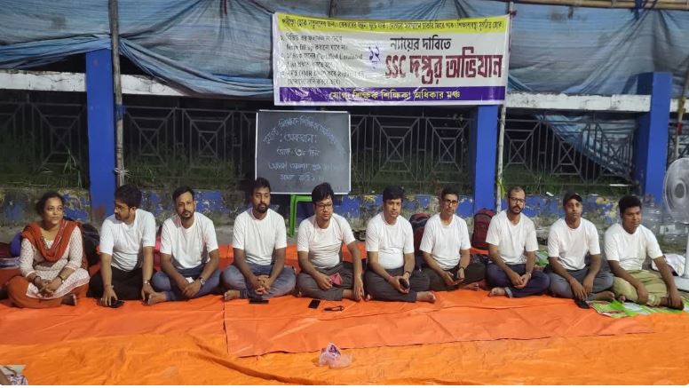 বেস্ট কলকাতা নিউজ : পাঁচ দফা দাবি নিয়ে অবশেষে আমরণ অনশনে বসলেন চাকরিহারা যোগ্য শিক্ষকরা