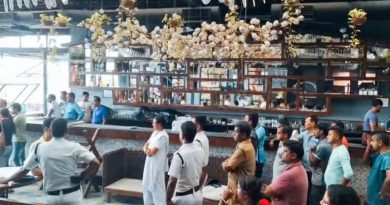 বেস্ট কলকাতা নিউজ : কোনো রকম জট কাটছে না রুফটপ ক্যাফে নিয়ে , ভবিষ্যত ঝুলে রইল পুর আইনের চরম জটিলতায়