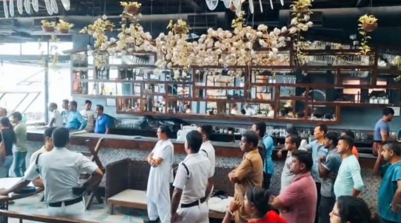 বেস্ট কলকাতা নিউজ : কোনো রকম জট কাটছে না রুফটপ ক্যাফে নিয়ে , ভবিষ্যত ঝুলে রইল পুর আইনের চরম জটিলতায়