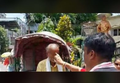 বেস্ট কলকাতা নিউজ : ক্রমশ হারিয়ে যাচ্ছে রিক্সা, অবশেষে এক অভিনব উদ্যোগ শিলিগুড়ির বিশিষ্ট সমাজসেবী পুলিশকর্মী বাপন ঘোষের