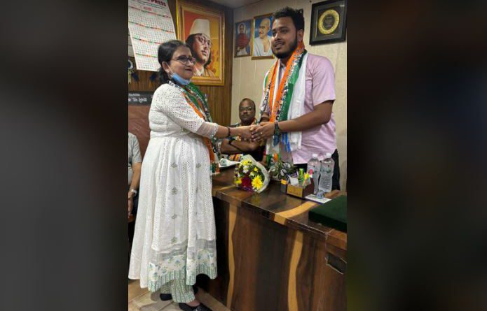 বেস্ট কলকাতা নিউজ : নতুন যুব সভাপতি কে সম্বর্ধনা দিলেন শিলিগুড়ি পৌরসভার এম এম আই সি শ্রাবনী দত্ত