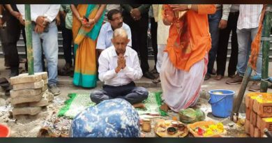 বেস্ট কলকাতা নিউজ : ভেনাস মোড়ের ভেঙে যাওয়া হনুমান মন্দির অবশেষে পুনঃ স্থাপন করলেন মেয়র গৌতম দেব