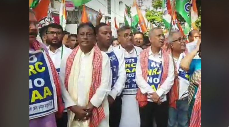 বেস্ট কলকাতা নিউজ : দার্জিলিং জেলা তৃণমূল কংগ্রেসের তরফ থেকে বিজেপির এনআরসি নীতির বিরুদ্ধে প্রতিবাদ জানিয়ে মিছিল নামলো শিলিগুড়িতে