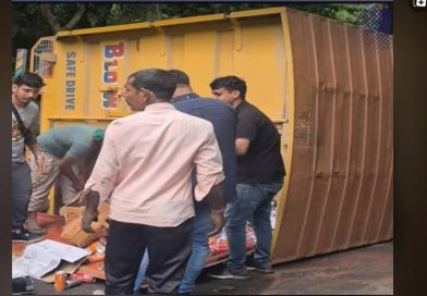 বেস্ট কলকাতা নিউজ : গ্যাংটকের মেফেয়ার লজের সামনে উল্টা গেল মালবোঝাই একটি লরি