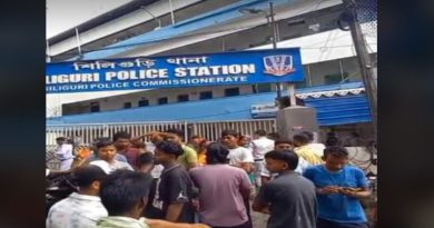 বেস্ট কলকাতা নিউজ : ক্রিকেট খেলা কে কেন্দ্র করে দুপক্ষের মধ্য ব্যাপক সংঘর্ষ শিলিগুড়ি হকার্স কর্নারে, উত্তেজনা ছড়ালো এলাকায়