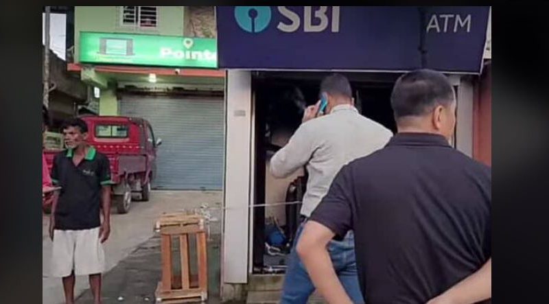 বেস্ট কলকাতা নিউজ : শিলিগুড়িতে একটি রাষ্ট্রয়াত্ত ব্যাংকের এটিএম ভয়াবহ লুট , চাঞ্চল্য ছড়ালো গোটা এলাকা জুড়ে