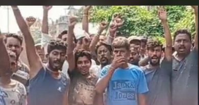 বেস্ট কলকাতা নিউজ : বেতন বঞ্চনার প্রতিবাদে শিলিগুড়িতে রাস্তায় নামলেন পুরসভার অস্থায়ী কর্মীরা