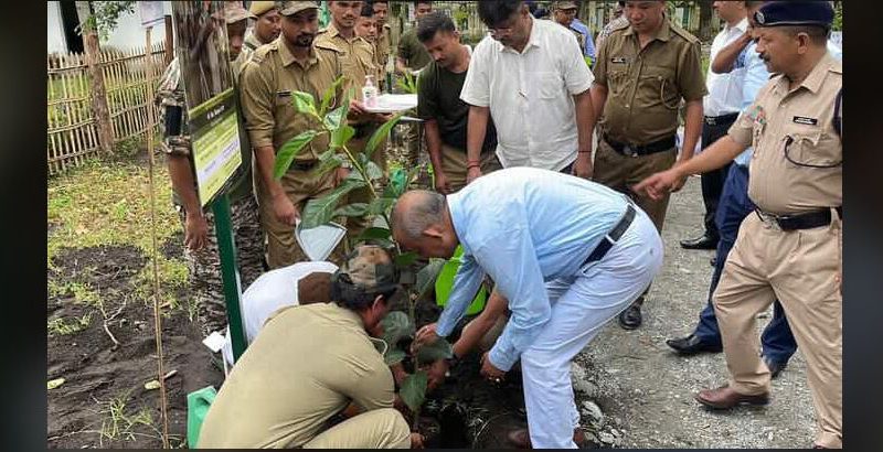 বেস্ট কলকাতা নিউজ : শিলিগুড়ির বেঙ্গল সাফারিতে বন মহোৎসবের সূচনা করলেন মেয়র গৌতম দেব