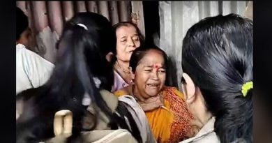 বেস্ট কলকাতা নিউজ : শিলিগুড়ির হকার্স কর্নারে অবৈধ নির্মাণ ভাঙলো শিলিগুড়ি পুরনিগম