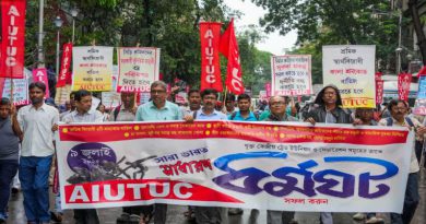 বেস্ট কলকাতা নিউজ : টায়ার-কুশপুতুল পুড়ল যাদবপুুরে, কলকাতার রাস্তায় রাস্তায় বনধের সমর্থনে নামলো বিশাল এক মিছিল