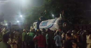 বেস্ট কলকাতা নিউজ : ব্যাপক উত্তেজনা বজবজে, গ্যাস বের করে বিক্ষোভ ইন্ডিয়ান অয়েলের শ্রমিকদের, অবশেষে গ্রেফতার ৪০