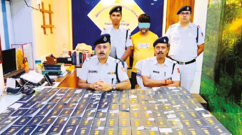 বেস্ট কলকাতা নিউজ : বিদেশে চাকরি দেওয়ার নামে প্রতারণার ঘটনায় গ্রেপ্তার হল মূল চক্রী , উদ্ধার করা হল ১৩২ টি পাসপোর্টও