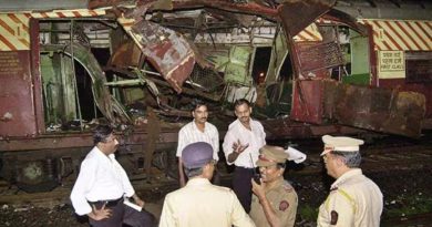 বেস্ট কলকাতা নিউজ : ১৮৯ জনের মর্মান্তিক মৃত্যু, এদিকে নেই’ কোনো ‘উপযুক্ত প্রমাণ! অবশেষে মুম্বই ট্রেন হামলার ১২ দোষীকেই মুক্তি দিল বোম্বে হাইকোর্ট